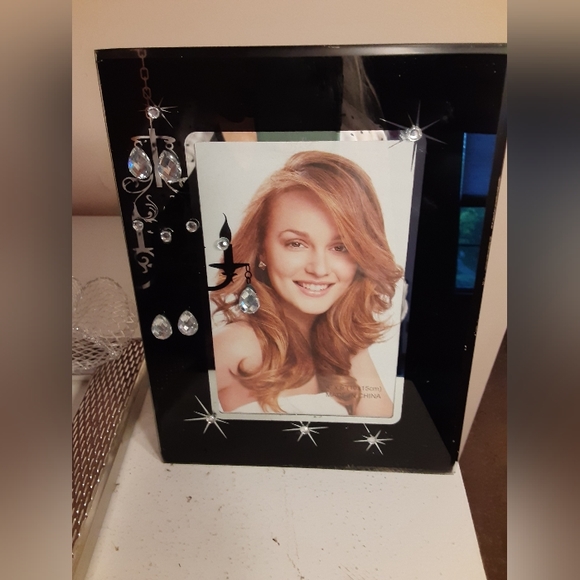 Set of two 5 by 7 picture frames - Picture 5 of 7